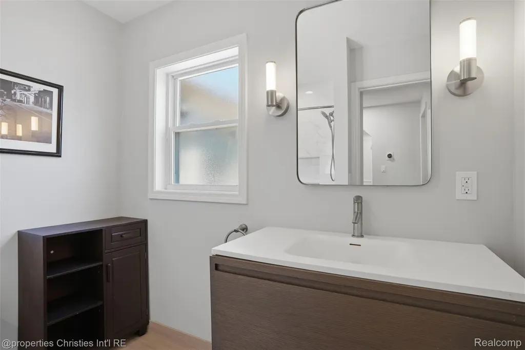 4602 Groveland Avenue Royal Oak City MI 48073