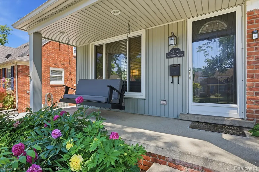 4602 Groveland Avenue Royal Oak City MI 48073