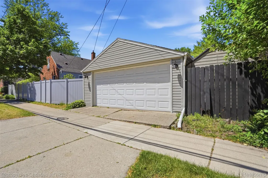 4602 Groveland Avenue Royal Oak City MI 48073