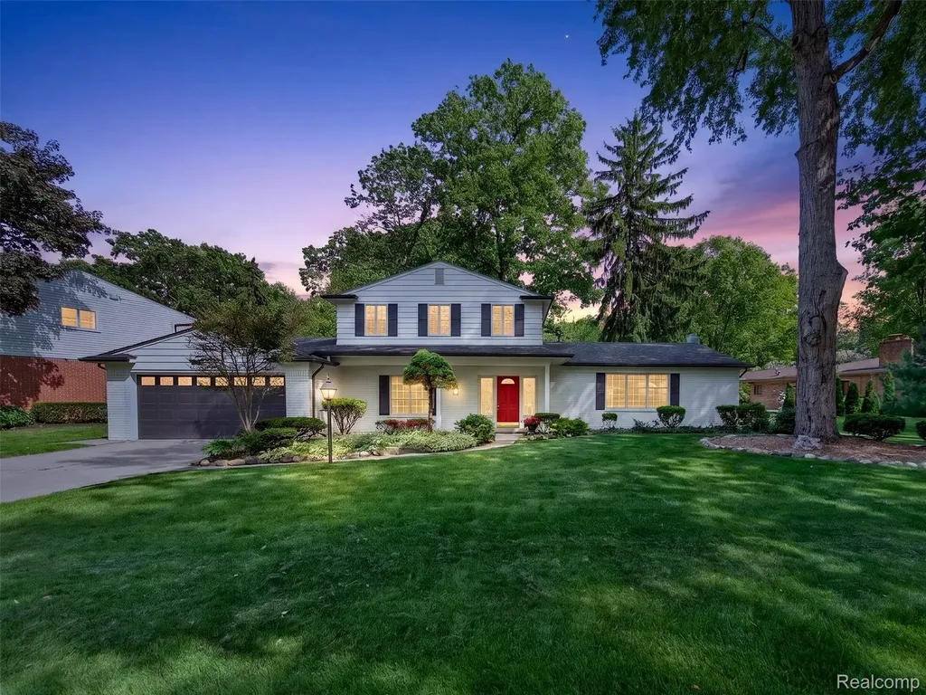 16240 Forestview Drive Clinton Charter Township MI 48036