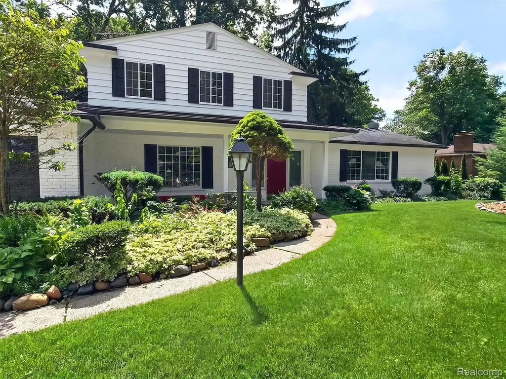 16240 Forestview Drive Clinton Charter Township MI 48036