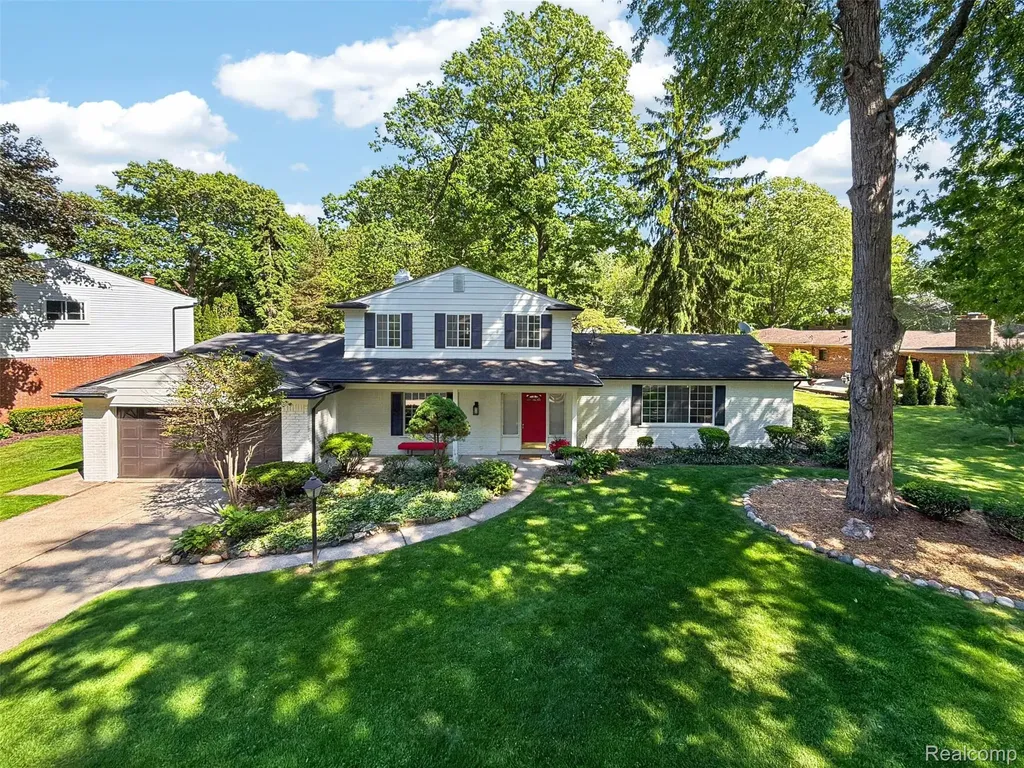 16240 Forestview Drive Clinton Charter Township MI 48036