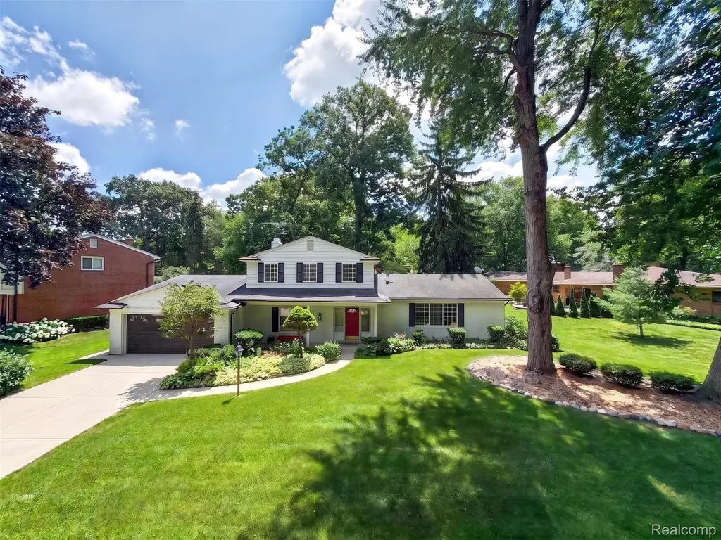 16240 Forestview Drive Clinton Charter Township MI 48036
