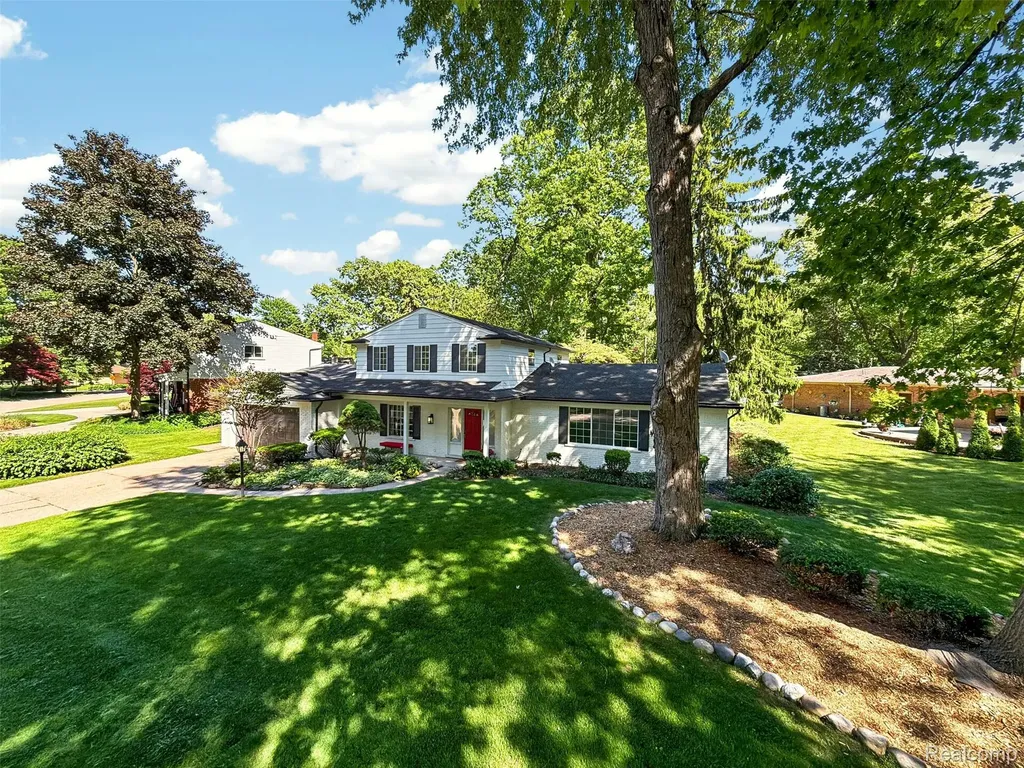16240 Forestview Drive Clinton Charter Township MI 48036