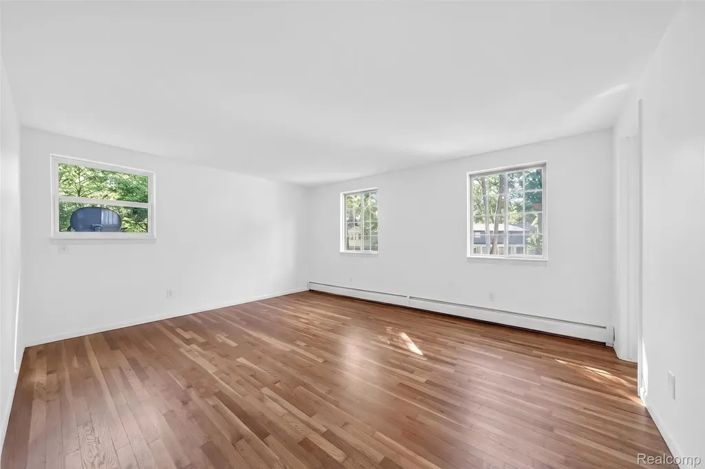 16240 Forestview Drive Clinton Charter Township MI 48036