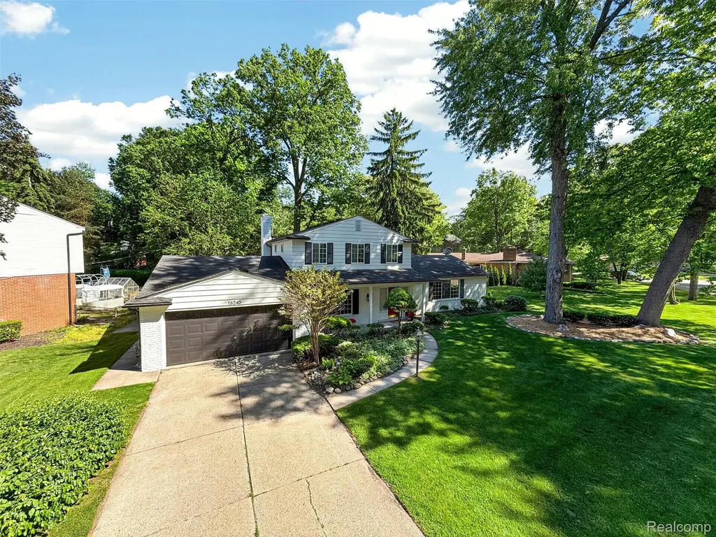 16240 Forestview Drive Clinton Charter Township MI 48036