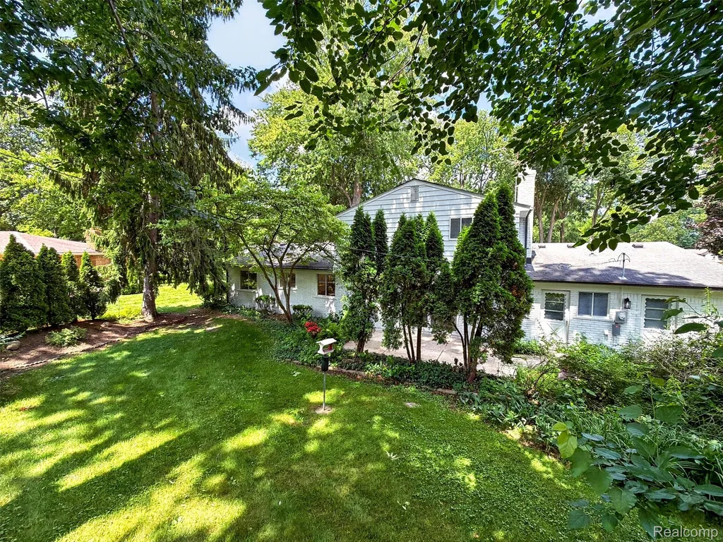 16240 Forestview Drive Clinton Charter Township MI 48036