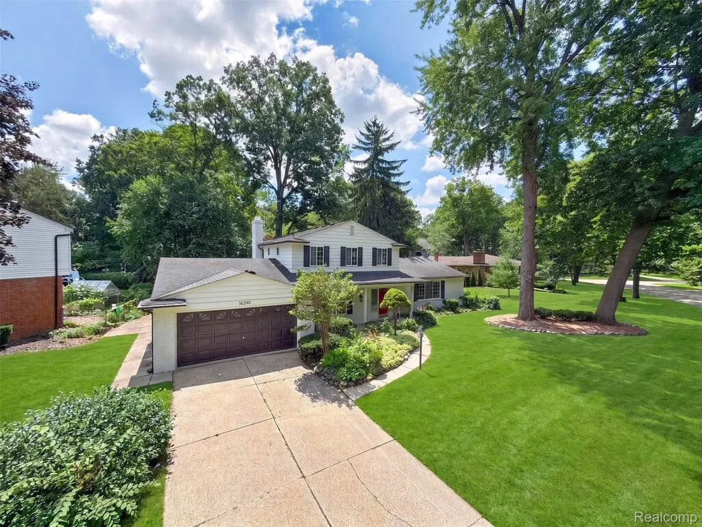 16240 Forestview Drive Clinton Charter Township MI 48036