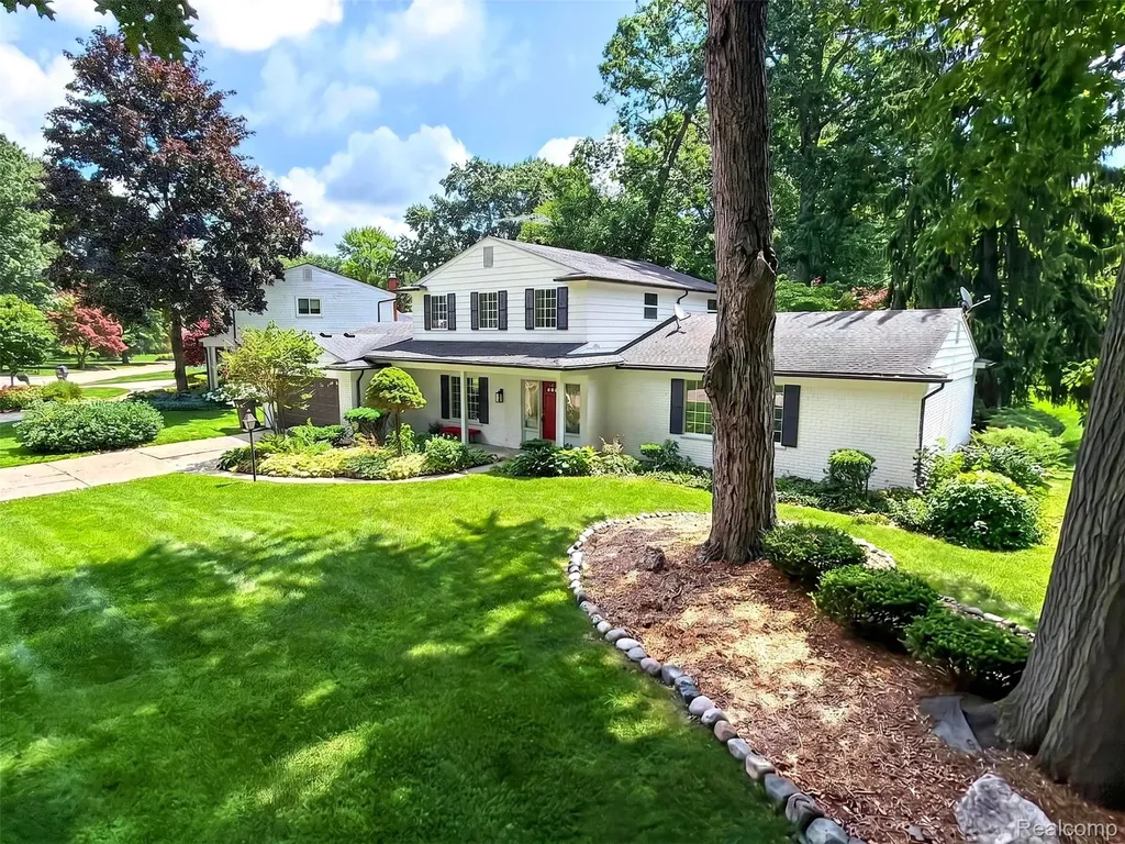 16240 Forestview Drive Clinton Charter Township MI 48036