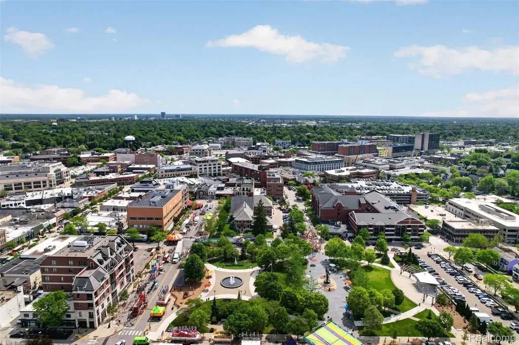 691 W Frank Street Birmingham City MI 48009