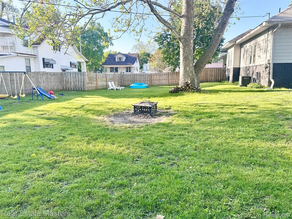 1802 Oak Street Port Huron City MI 48060
