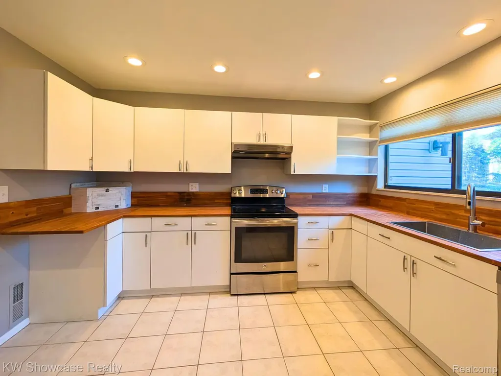 6164 Palomino Court West Bloomfield Charter Township MI 48322