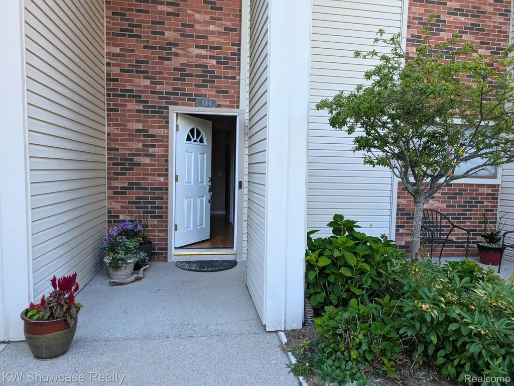 6164 Palomino Court West Bloomfield Charter Township MI 48322