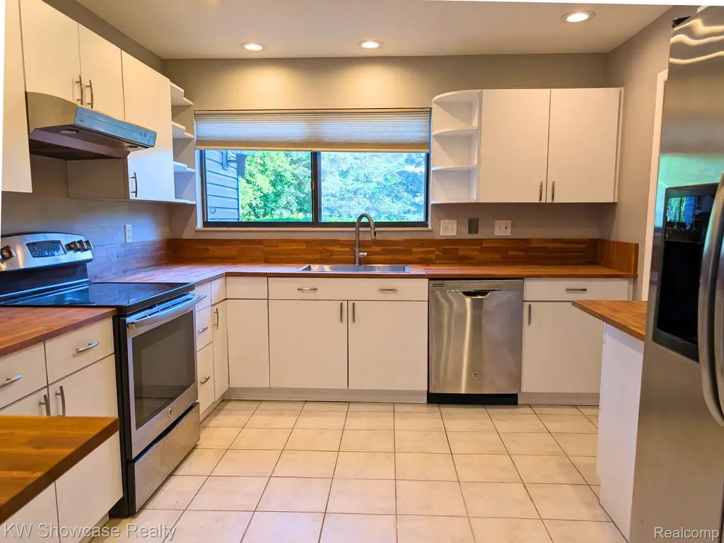 6164 Palomino Court West Bloomfield Charter Township MI 48322