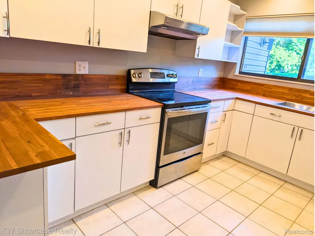 6164 Palomino Court West Bloomfield Charter Township MI 48322