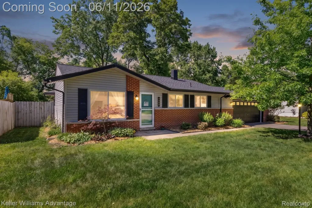 6589 Doyon Drive S Waterford Charter Township MI 48327