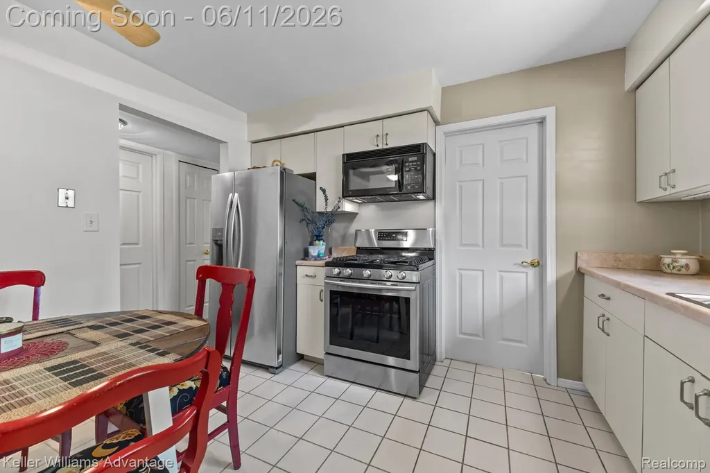 6589 Doyon Drive S Waterford Charter Township MI 48327