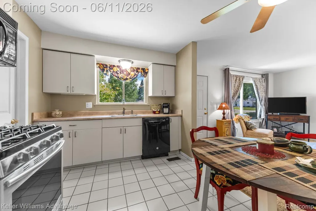6589 Doyon Drive S Waterford Charter Township MI 48327