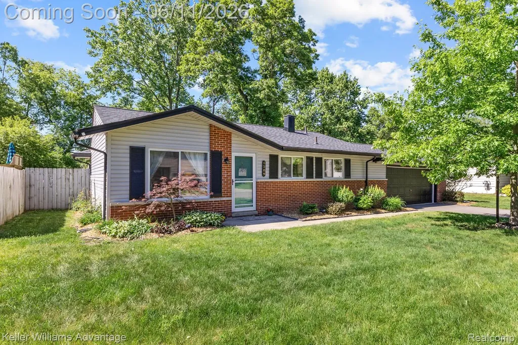 6589 Doyon Drive S Waterford Charter Township MI 48327