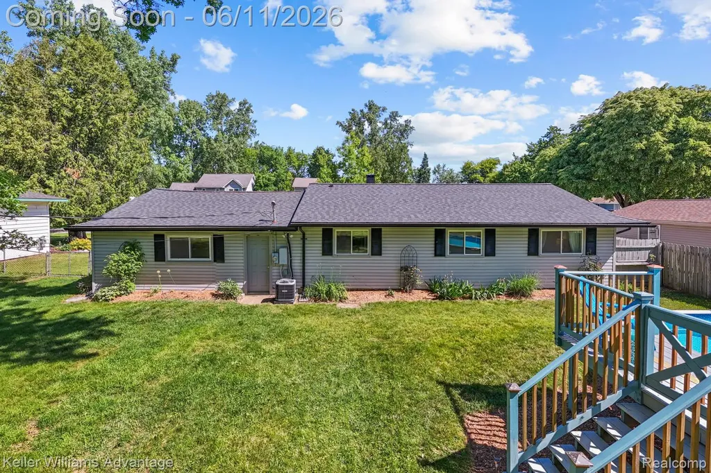6589 Doyon Drive S Waterford Charter Township MI 48327