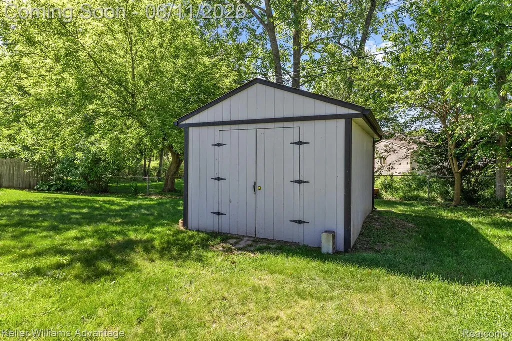 6589 Doyon Drive S Waterford Charter Township MI 48327