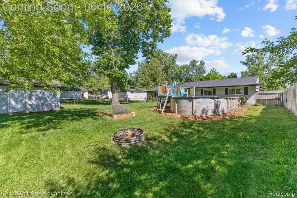 6589 Doyon Drive S Waterford Charter Township MI 48327