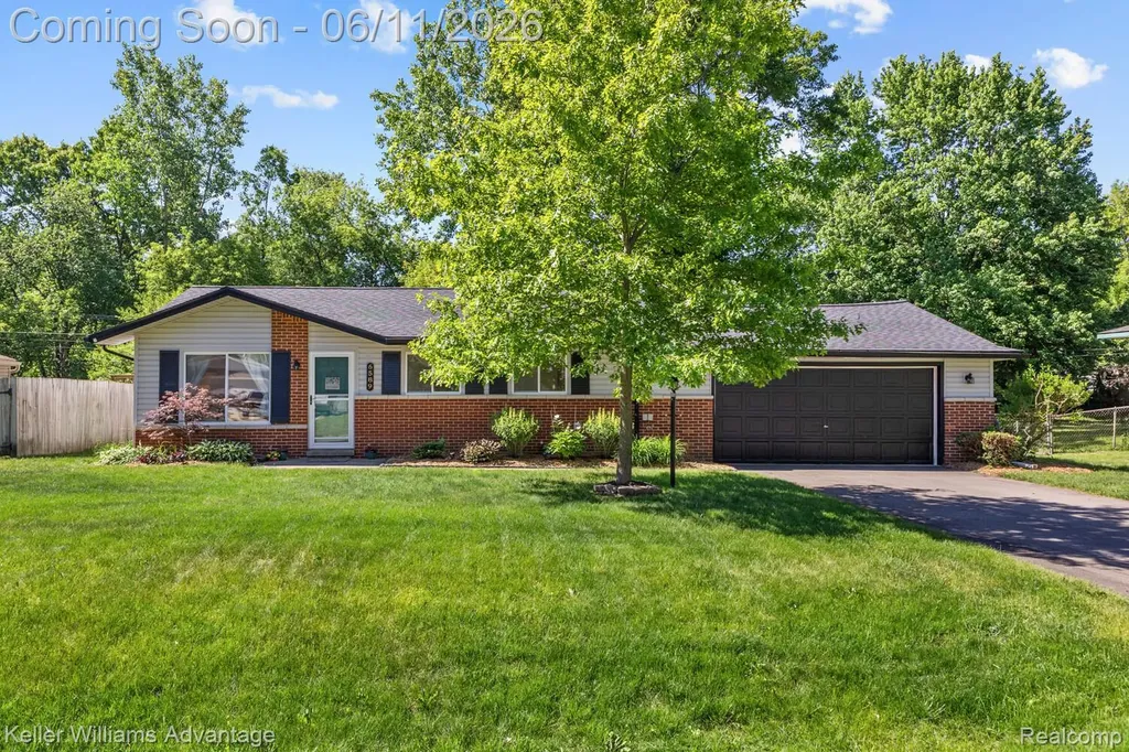 6589 Doyon Drive S Waterford Charter Township MI 48327