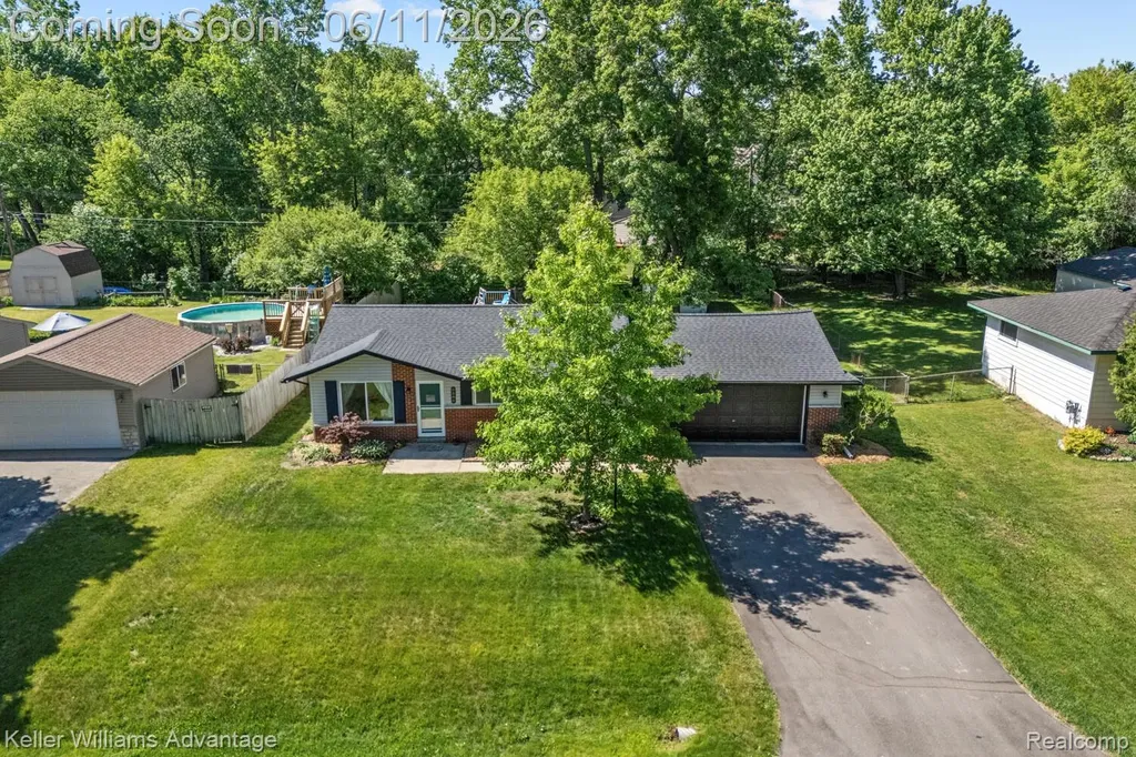 6589 Doyon Drive S Waterford Charter Township MI 48327
