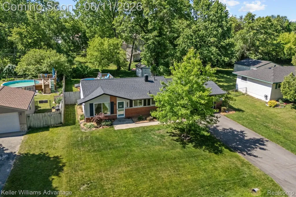 6589 Doyon Drive S Waterford Charter Township MI 48327