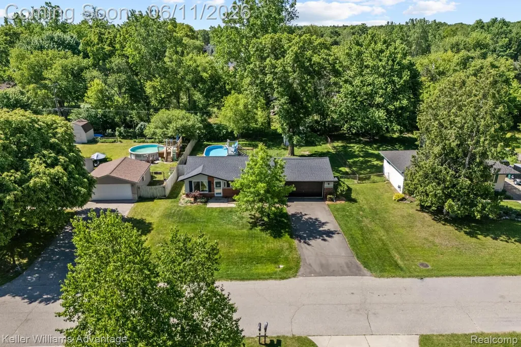 6589 Doyon Drive S Waterford Charter Township MI 48327