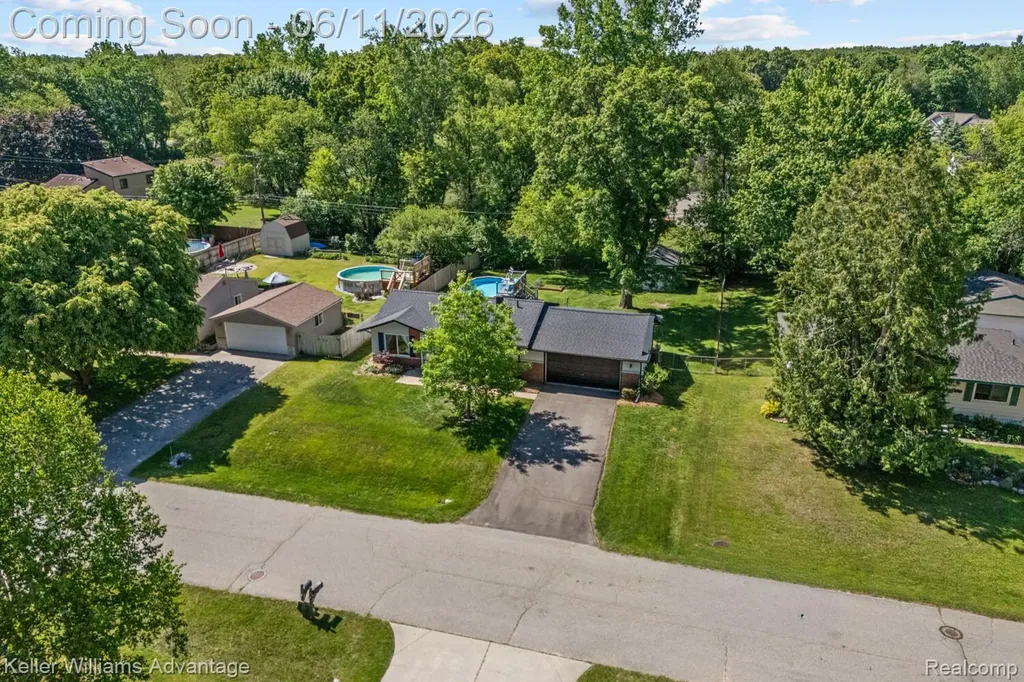 6589 Doyon Drive S Waterford Charter Township MI 48327