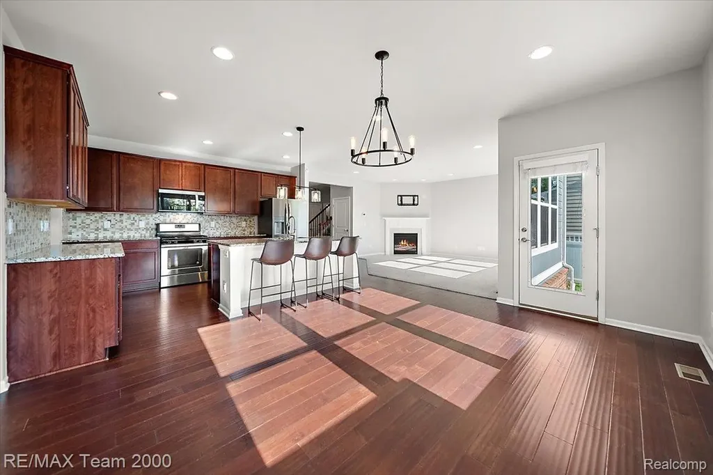 50621 Eisenhower Drive Canton Charter Township MI 48188