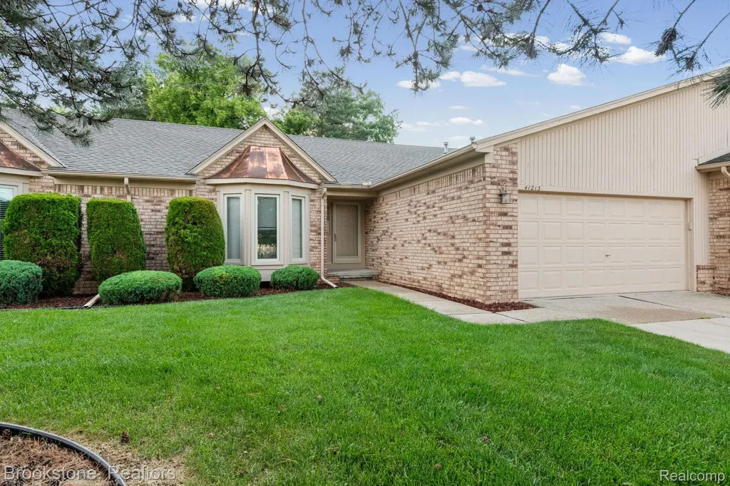 41213 Whispering Oaks Drive Clinton Charter Township MI 48038