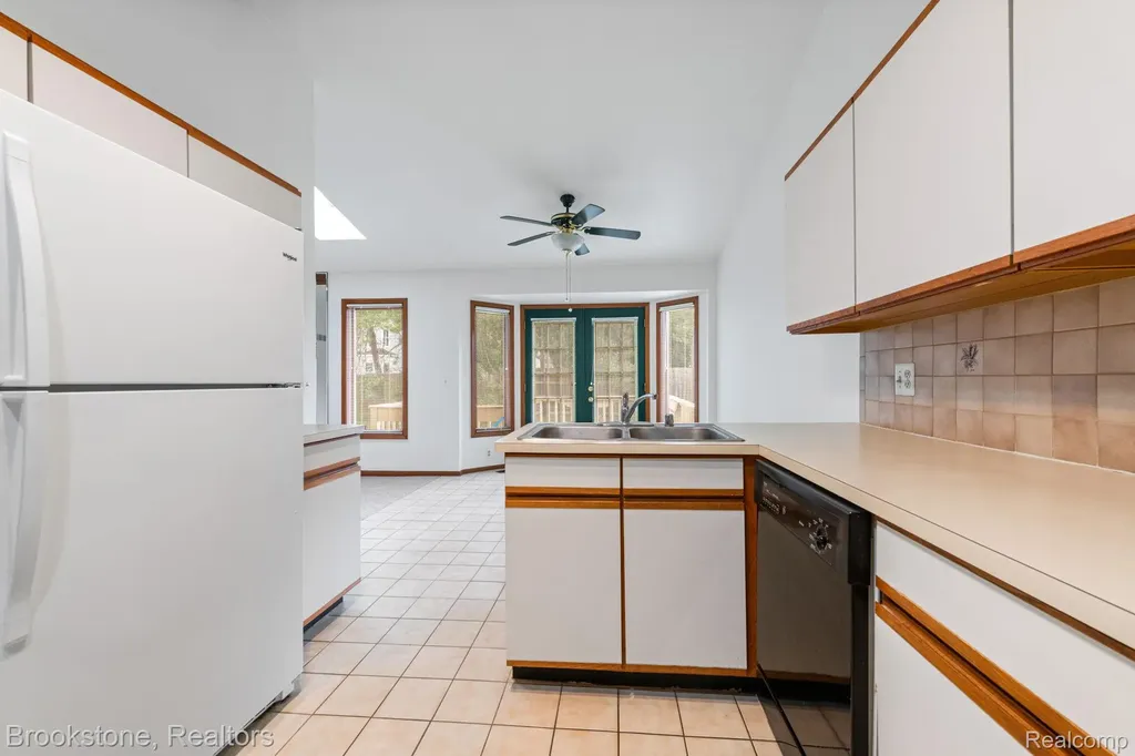 41213 Whispering Oaks Drive Clinton Charter Township MI 48038