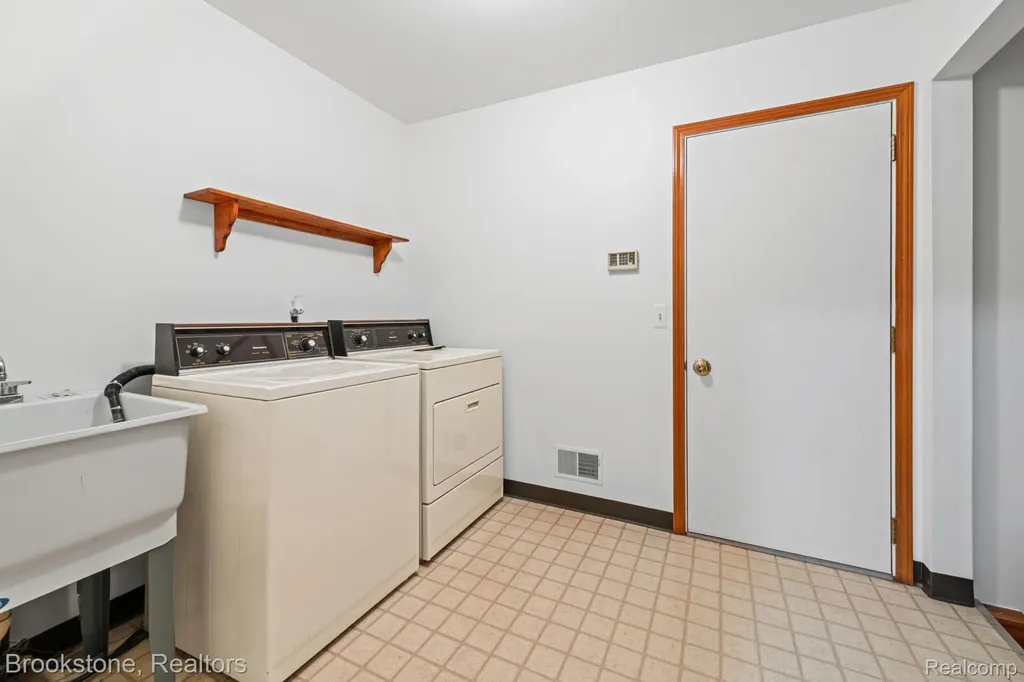 41213 Whispering Oaks Drive Clinton Charter Township MI 48038