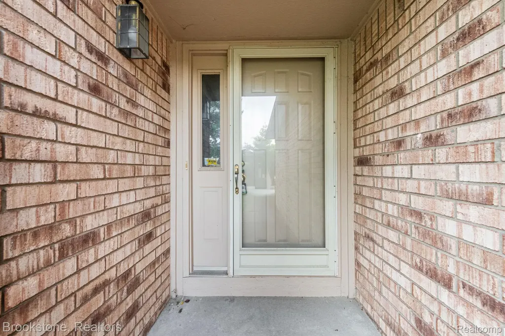41213 Whispering Oaks Drive Clinton Charter Township MI 48038