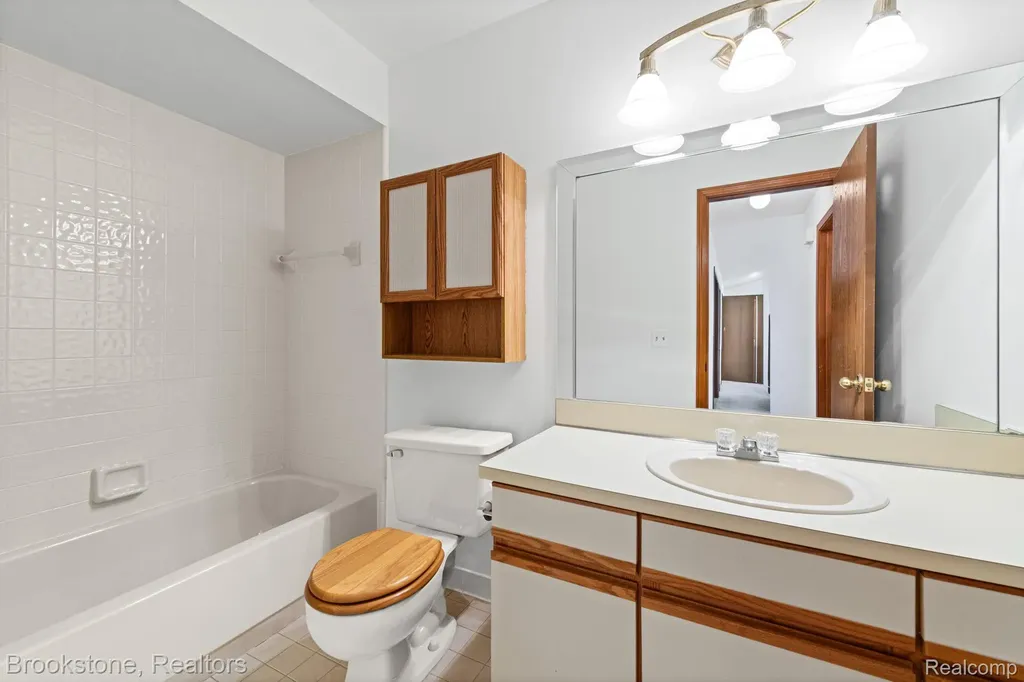 41213 Whispering Oaks Drive Clinton Charter Township MI 48038