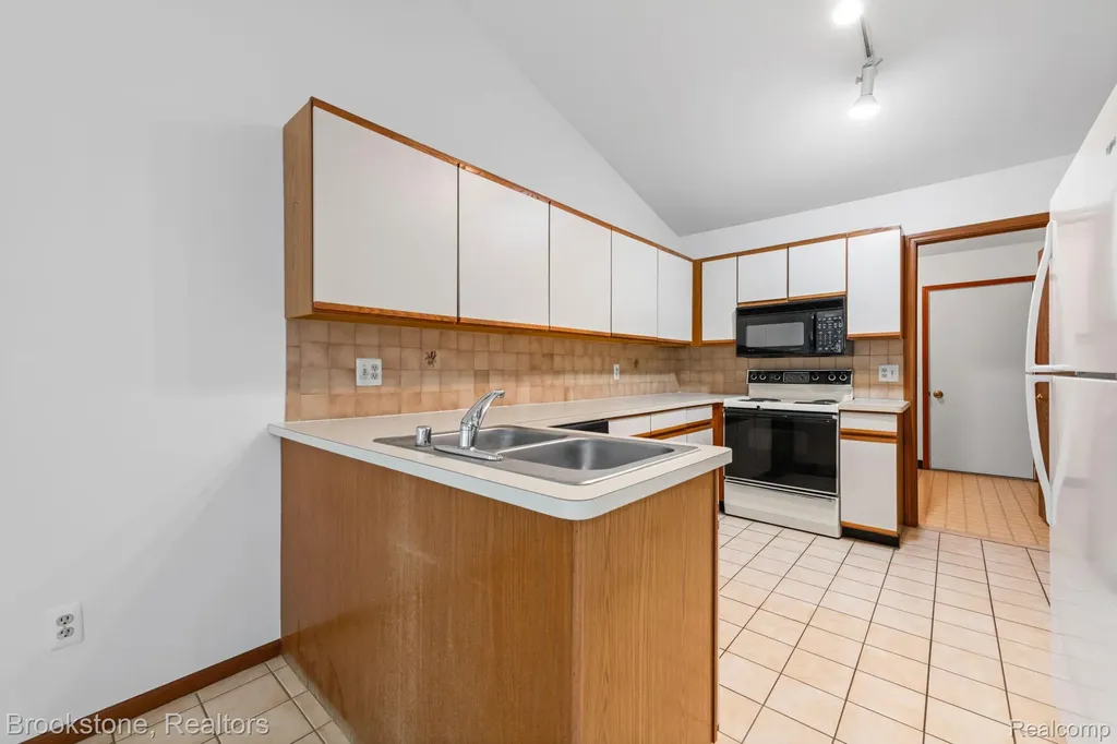 41213 Whispering Oaks Drive Clinton Charter Township MI 48038