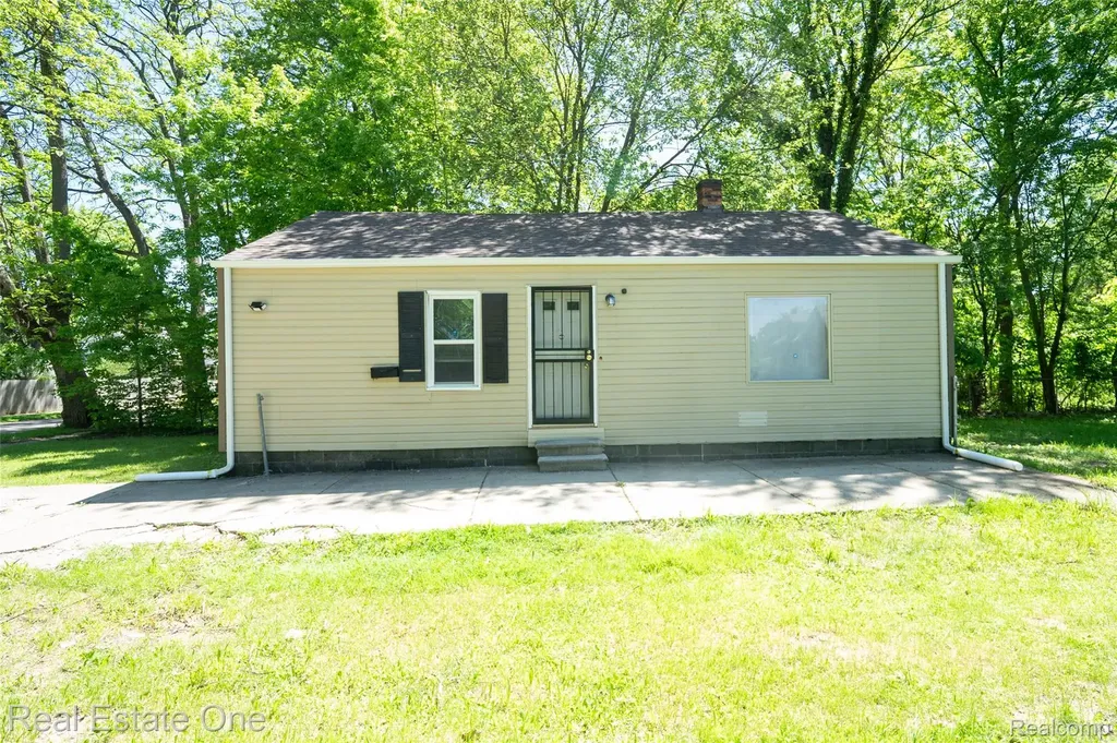 22675 Santa Maria Street Detroit City MI 48219