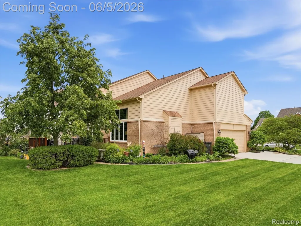 42447 Sheridan Drive Clinton Charter Township MI 48038
