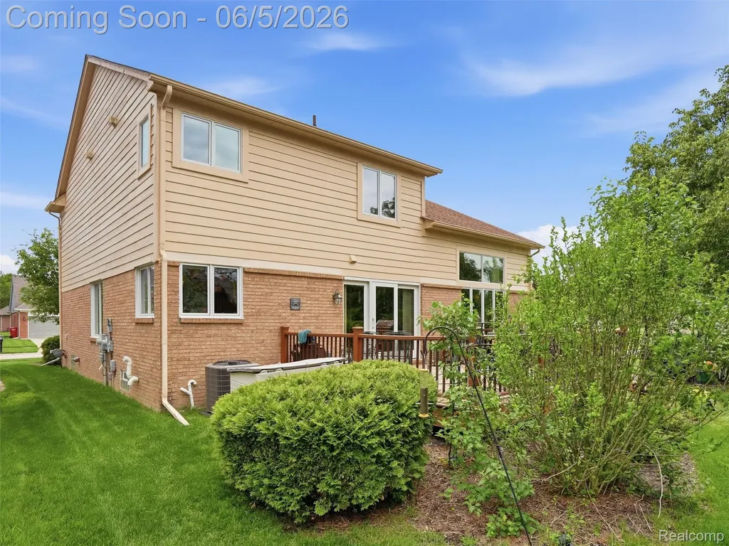 42447 Sheridan Drive Clinton Charter Township MI 48038