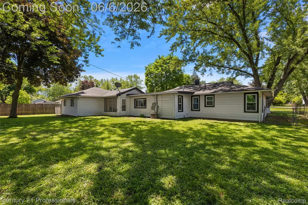 5360 Frankwill Avenue Independence Charter Township MI 48346