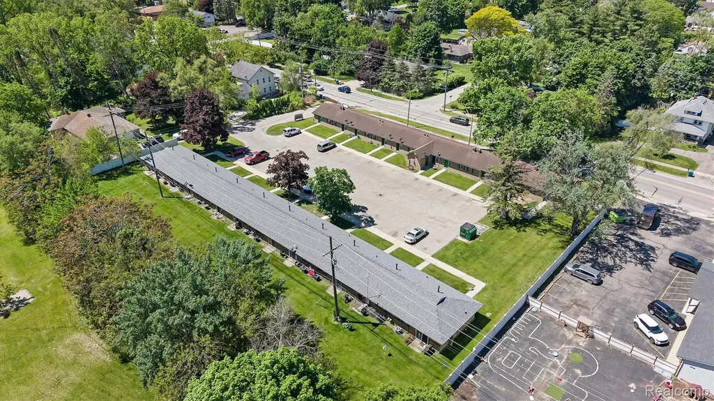 4144 Airport Road Waterford Charter Township MI 48329