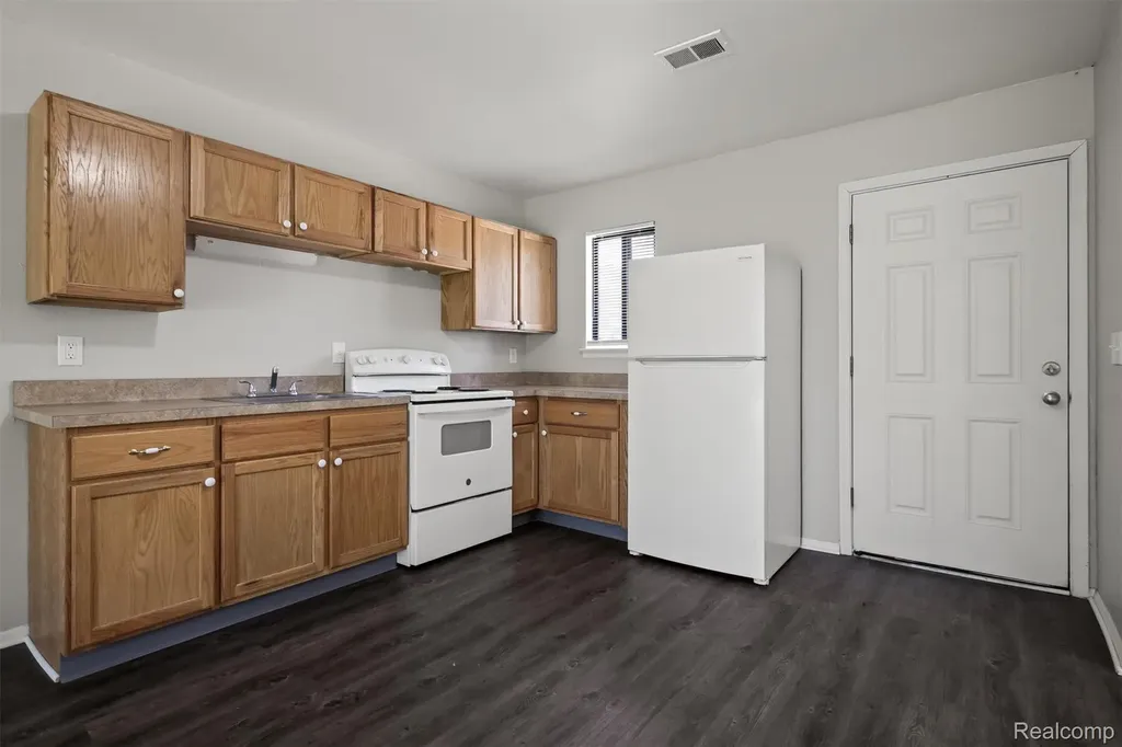 4144 Airport Road Waterford Charter Township MI 48329