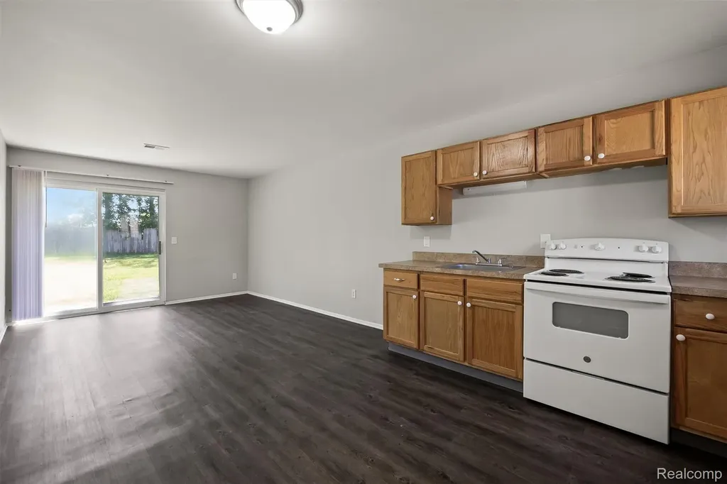 4144 Airport Road Waterford Charter Township MI 48329