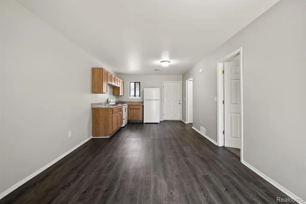 4144 Airport Road Waterford Charter Township MI 48329