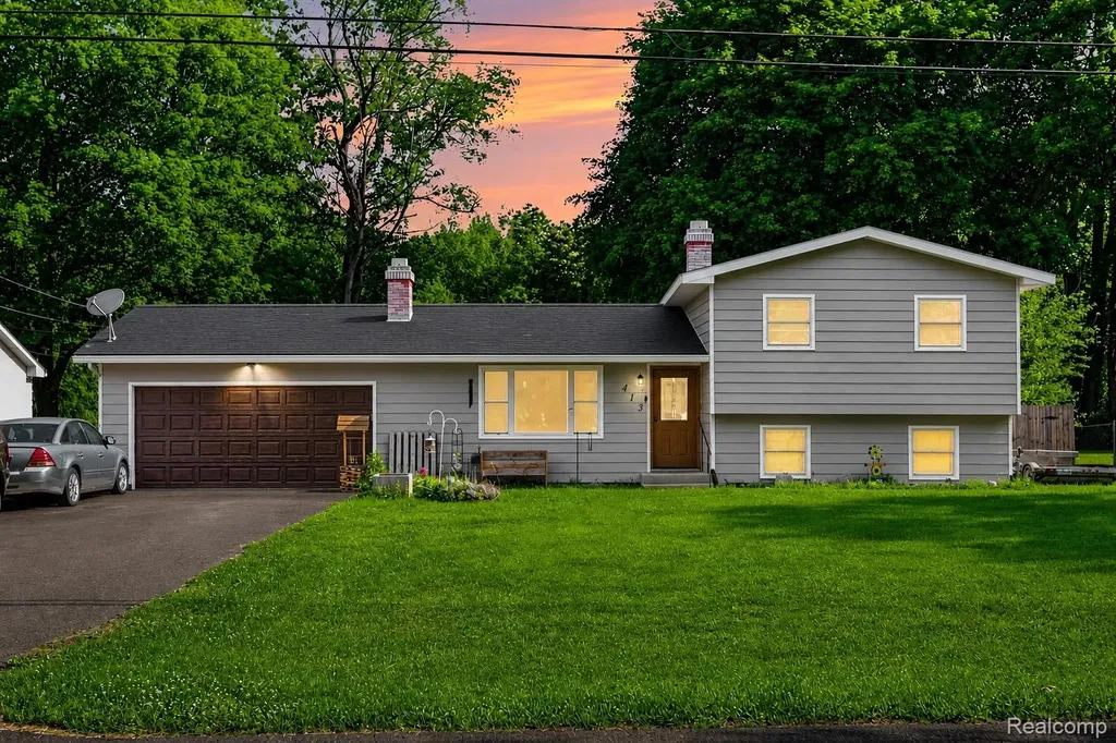 413 Alvena Avenue Pennfield Charter Township MI 49017