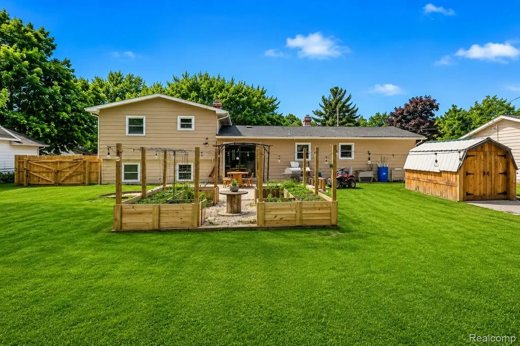 413 Alvena Avenue Pennfield Charter Township MI 49017