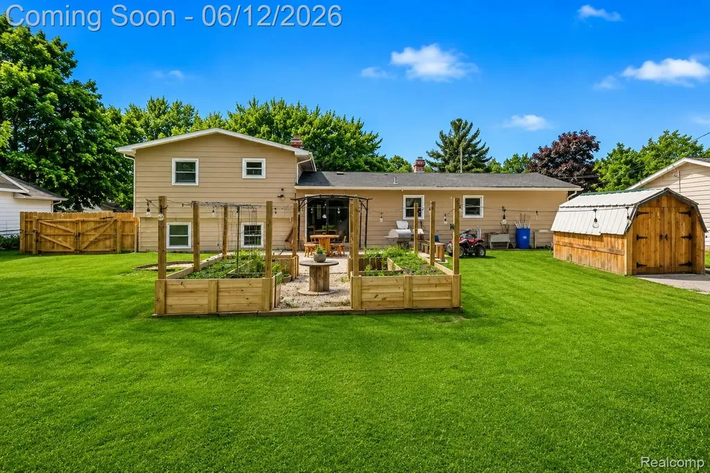413 Alvena Avenue Pennfield Charter Township MI 49017