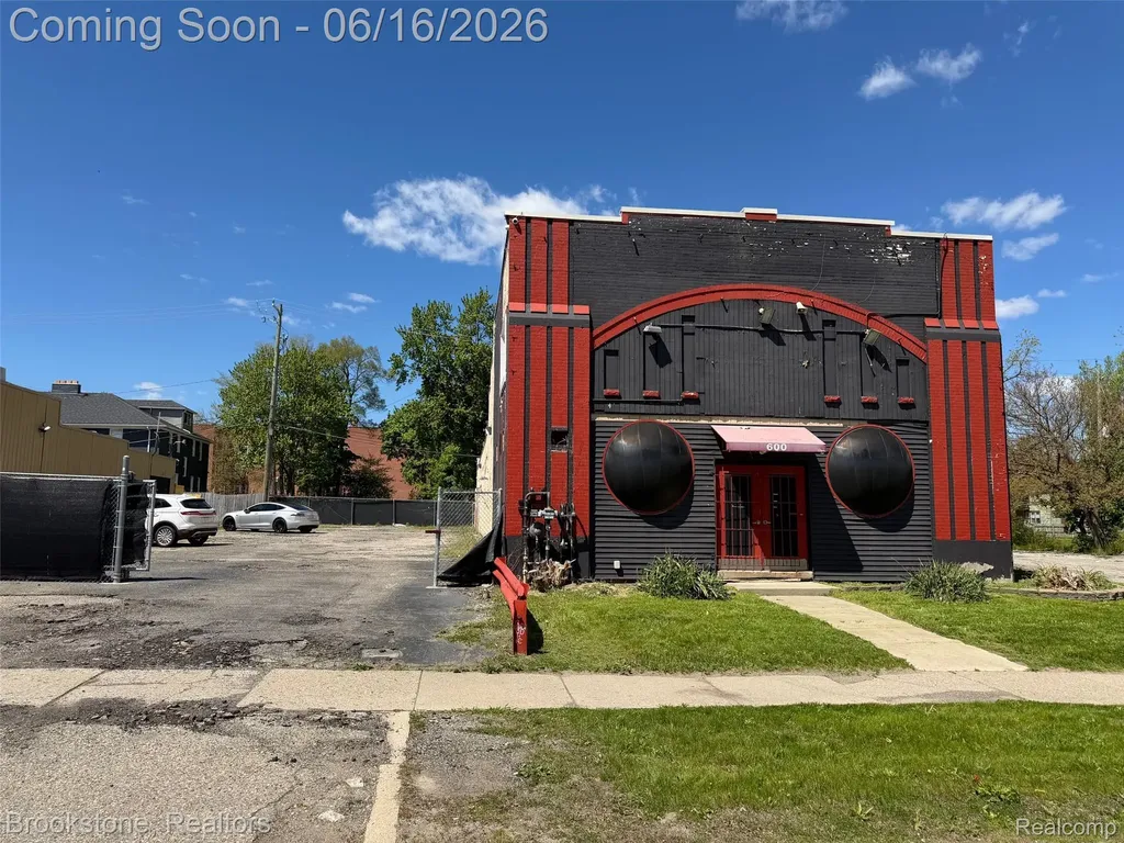 600 W Huron Street Pontiac City MI 48341
